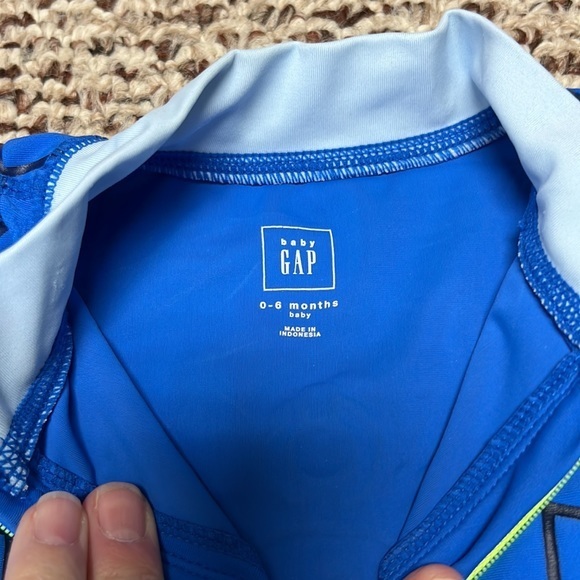 Gap‎ - Picture 4 of 7